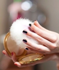 Бесцветная пудра для красивого тона кожи