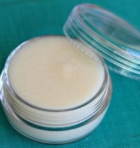 Увлажняющий крем с ретинолом: продолжение молодости