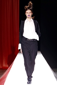 Женские костюмы 2012 Yohji Yamamoto Женские костюмы 2012 Yohji Yamamoto