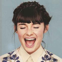 челка выше бровей челка выше бровей