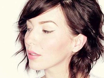 рваная стрижка на короткие волнистые волосы рваная стрижка на короткие волнистые волосы