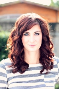 челка от макушки набок челка от макушки набок