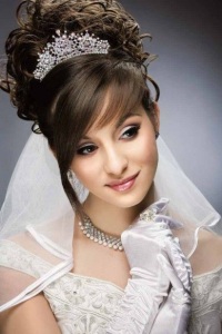 прически с челкой на свадьбу прически с челкой на свадьбу