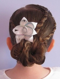 прически с плетением для девочек на праздник прически с плетением для девочек на праздник