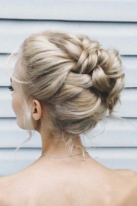 прическа пучок на волосы средней длины прическа пучок на волосы средней длины