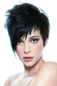 как носить короткую стрижку с длинной челкой как носить короткую стрижку с длинной челкой