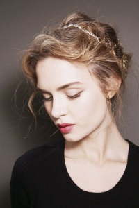 как закалывать длинную челку как закалывать длинную челку