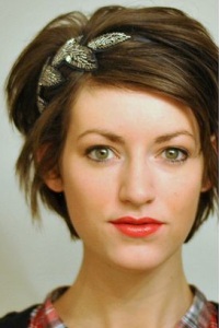 как закалывать косую челку как закалывать косую челку