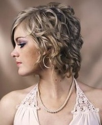 прически из кудрявых волос для выпускного бала прически из кудрявых волос для выпускного бала