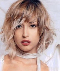 Стрижки с косой челкой: бесконечные возможности