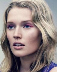 как подчеркнуть голубые глаза как подчеркнуть голубые глаза