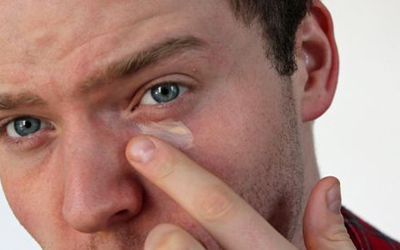 нанесение мужского макияжа нанесение мужского макияжа