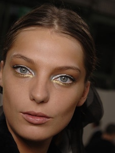 блестящий праздничный макияж для серых глаз блестящий праздничный макияж для серых глаз