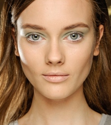 повседневный макияж с оттенками зеленого серых глаз повседневный макияж с оттенками зеленого серых глаз