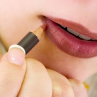 как наносить помаду как наносить помаду