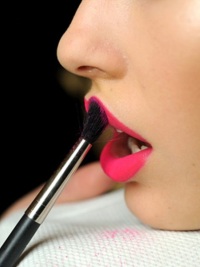 как наносить помаду как наносить помаду