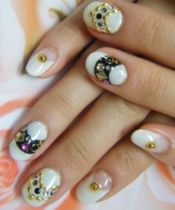 украшение ногтей стразами украшение ногтей стразами