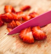 клубника против мешков под глазами